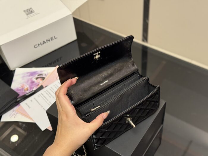 Chanel 25Ss Handle Accordion Bag Woc 25Ss Latest Release - Image 4