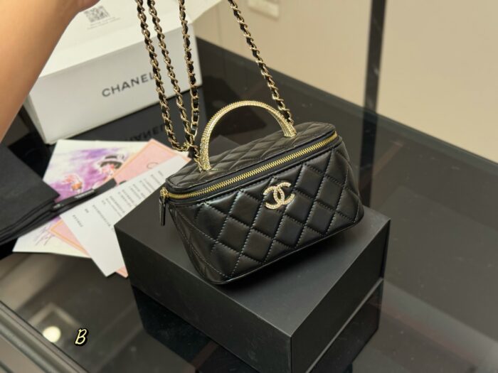 Chanel Handle Makeup Compact Touch Up Makeup And Create Looks - Image 2