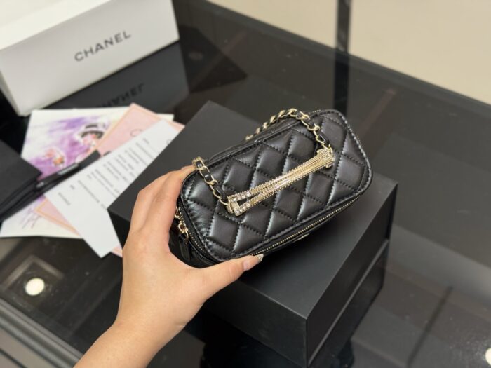 Chanel Handle Makeup Compact Touch Up Makeup And Create Looks - Image 3