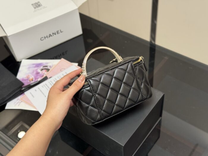 Chanel Handle Makeup Compact Touch Up Makeup And Create Looks - Image 7