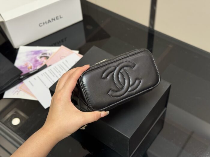 Chanel Handle Makeup Compact Touch Up Makeup And Create Looks - Image 8