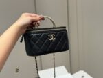 Chanel Handle Makeup Compact Touch Up Makeup And Create Looks - Image 9