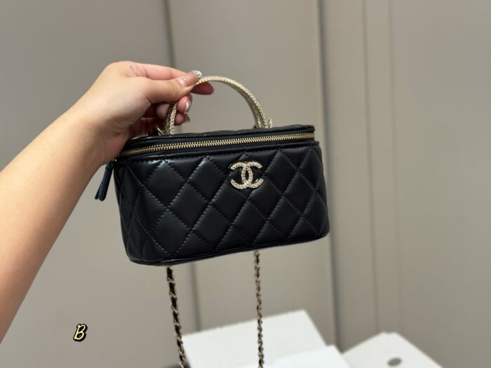 Chanel Handle Makeup Compact Touch Up Makeup And Create Looks - Image 9