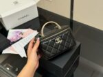 Chanel Handle Makeup Compact Touch Up Makeup And Create Looks - Image 10