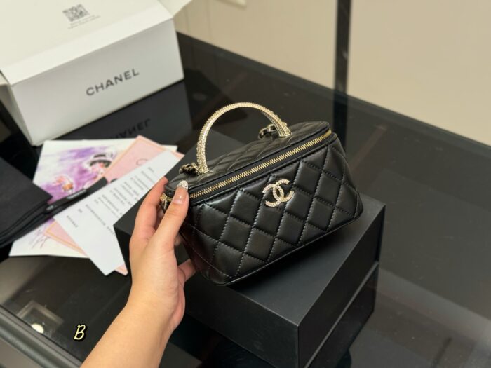 Chanel Handle Makeup Compact Touch Up Makeup And Create Looks - Image 10