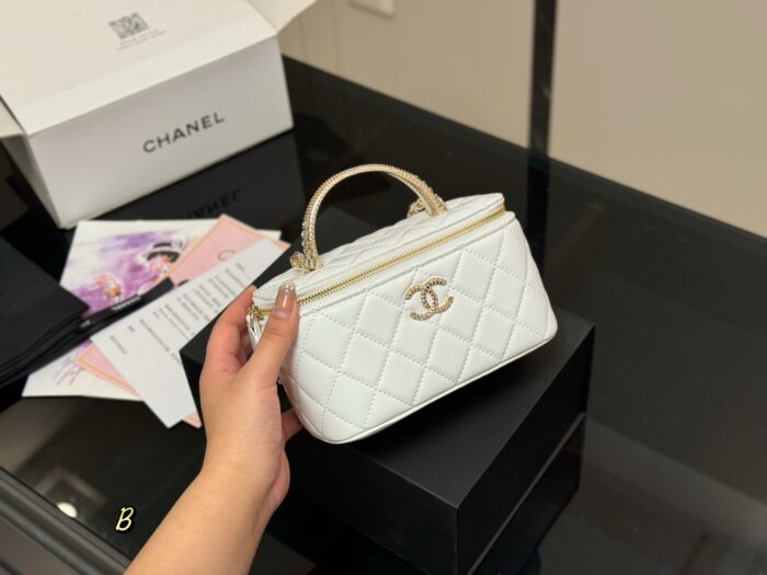 Chanel Handle Makeup Compact Touch Up Makeup And Create Looks - Image 11
