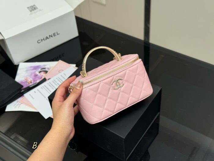 Chanel Handle Makeup Compact Touch Up Makeup And Create Looks - Image 12