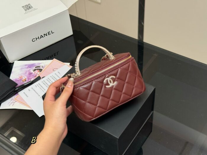 Chanel Handle Makeup Compact Touch Up Makeup And Create Looks - Image 13