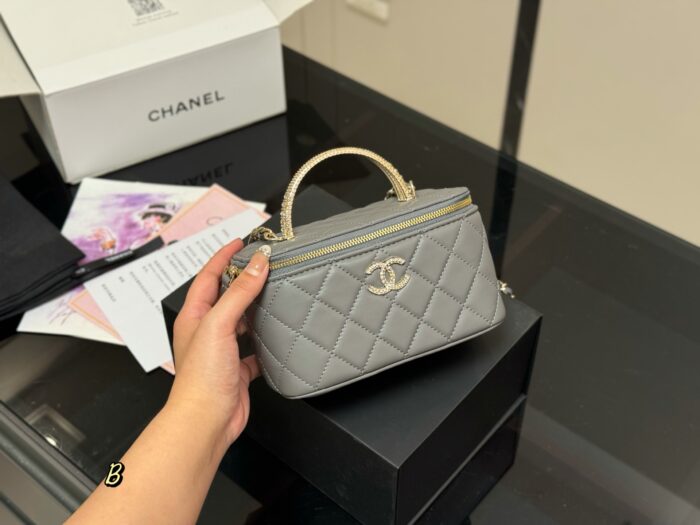 Chanel Handle Makeup Compact Touch Up Makeup And Create Looks - Image 14