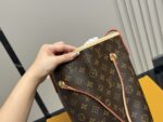 Louis Vuitton Neverfull Medium Tote Bag - Timeless Quality - Image 6