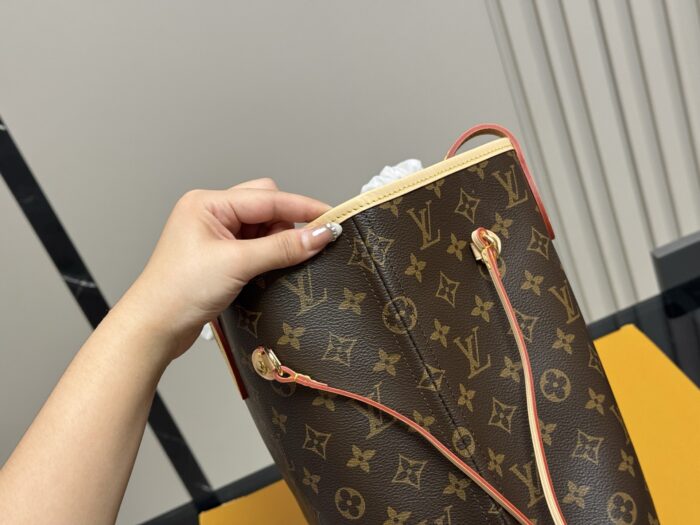 Louis Vuitton Neverfull Medium Tote Bag - Timeless Quality - Image 6