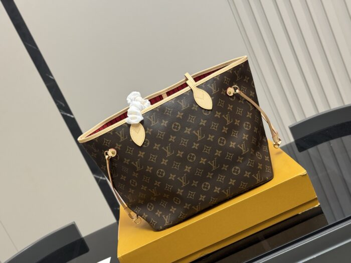 Louis Vuitton Neverfull Medium Tote Bag - Timeless Quality - Image 7