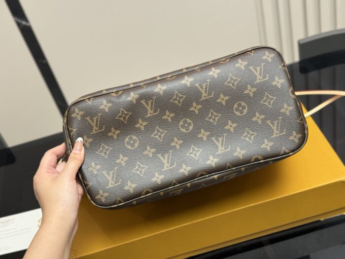 Louis Vuitton Neverfull Medium Tote Bag - Timeless Quality - Image 8