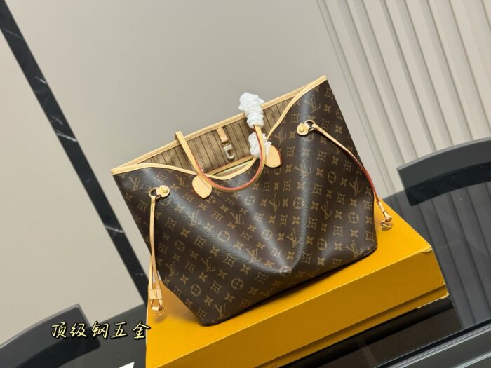 Louis Vuitton Neverfull Medium Tote Bag - Timeless Quality - Image 5
