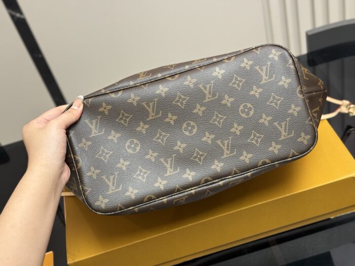 Louis Vuitton Neverfull Medium Tote Bag - Timeless Quality - Image 8