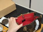 Louis Vuitton On The Go Jungle Tote Bag Hidden Shoulder Strap For Single-Shoulder Or Hand-Carry Use - Image 4