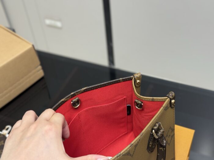 Louis Vuitton On The Go Jungle Tote Bag Hidden Shoulder Strap For Single-Shoulder Or Hand-Carry Use - Image 5