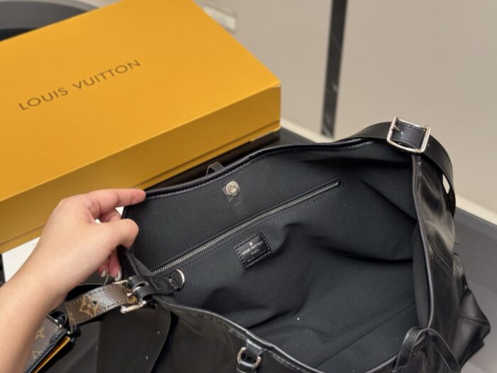 Louis Vuitton Carryall Bow-Tie Shoulder Bag With Coin Purse Insert Single-Shoulder Crossbody - Image 4
