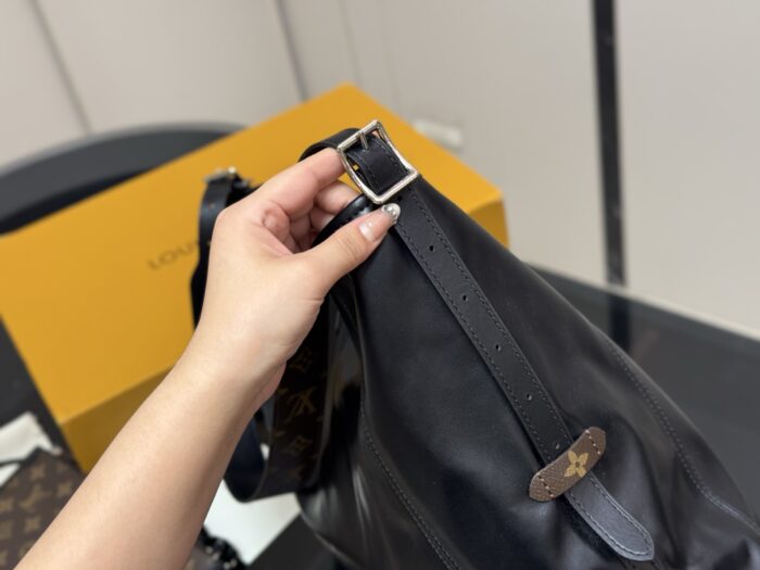 Louis Vuitton Carryall Bow-Tie Shoulder Bag With Coin Purse Insert Single-Shoulder Crossbody - Image 7