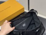 Louis Vuitton Carryall Bow-Tie Shoulder Bag With Coin Purse Included, Single-Shoulder Crossbody - Image 4