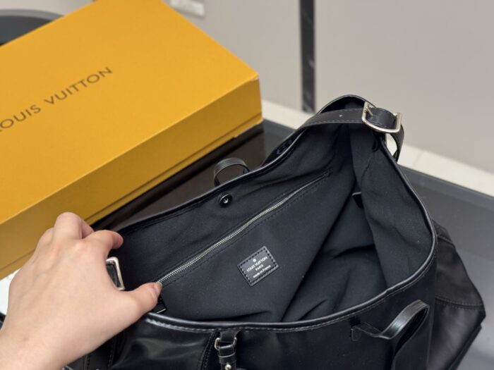 Louis Vuitton Carryall Bow-Tie Shoulder Bag With Coin Purse Included, Single-Shoulder Crossbody - Image 4