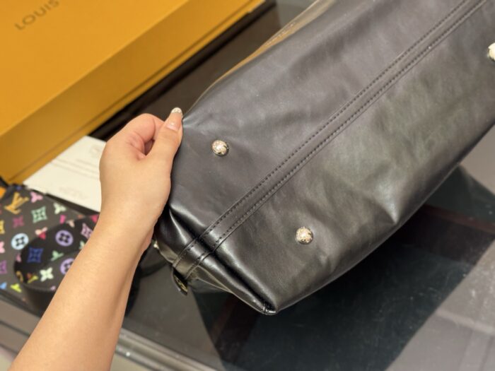 Louis Vuitton Carryall Bow-Tie Shoulder Bag With Coin Purse Included, Single-Shoulder Crossbody - Image 9