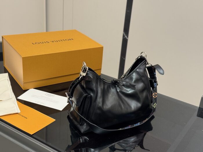 Louis Vuitton Carryall Bow-Tie Shoulder Bag With Coin Purse - Crossbody Style - Image 7