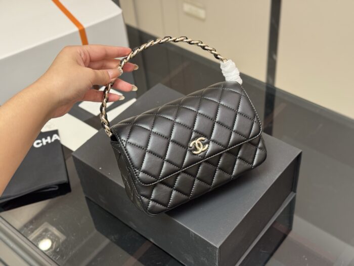 Chanel Hidden Edition Clutch Evening Bag Quadri-Stitched Box Bag Delicate Logo Handle Practical Capacity - Image 2