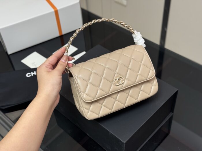 Chanel Hidden Edition Clutch Evening Bag Quadri-Stitched Box Bag Delicate Logo Handle Practical Capacity - Image 13