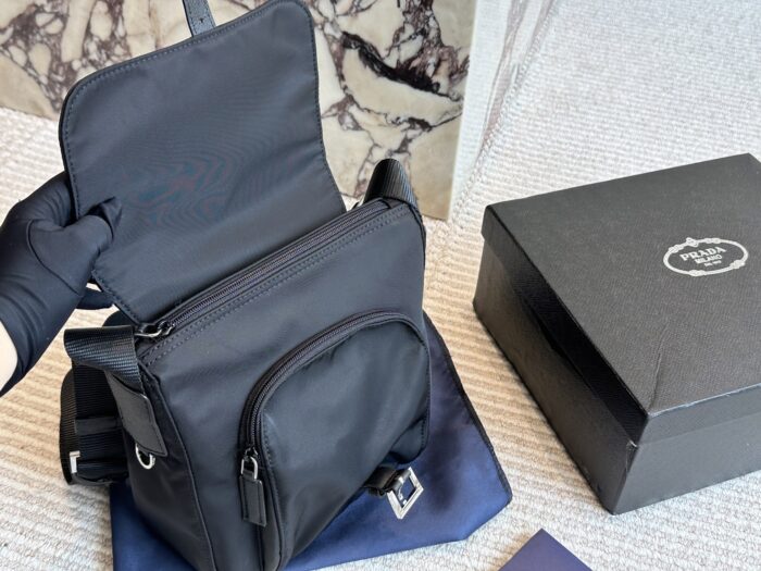 Prada Black Parachute Messenger Bag Autumn/Winter Essential Comfortable To Carry - Image 4