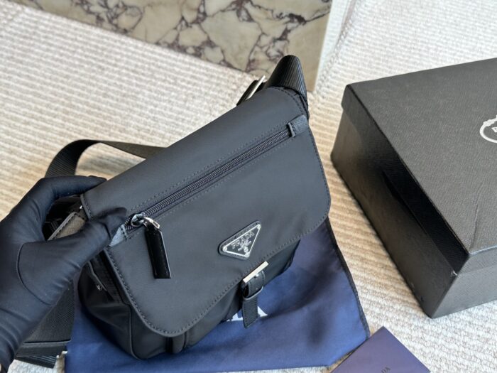 Prada Black Parachute Messenger Bag Autumn/Winter Essential Comfortable To Carry - Image 5