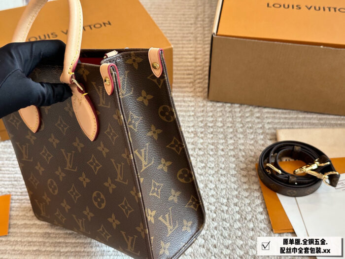 Louis Vuitton New Edition Music Score Bag - Upgraded Version Monogram-Patterned, Colour-Changing Vegetable-Tanned Leather Complimentary Silk Scarf Included Meticulous Craftsmanship - Image 4