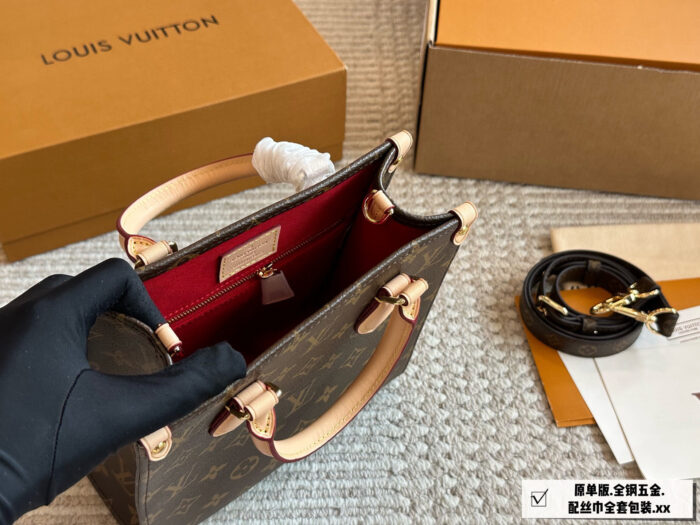 Louis Vuitton New Edition Music Score Bag - Upgraded Version Monogram-Patterned, Colour-Changing Vegetable-Tanned Leather Complimentary Silk Scarf Included Meticulous Craftsmanship - Image 5