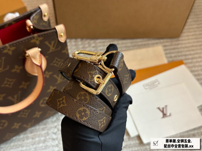 Louis Vuitton New Edition Music Score Bag - Upgraded Version Monogram-Patterned, Colour-Changing Vegetable-Tanned Leather Complimentary Silk Scarf Included Meticulous Craftsmanship - Image 9