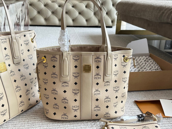 Mcm New Arrival Reversible Tote Bag With Visetos Print And Detachable Inner Pouch – Carry By Hand, Shoulder Or Crossbody - Image 3