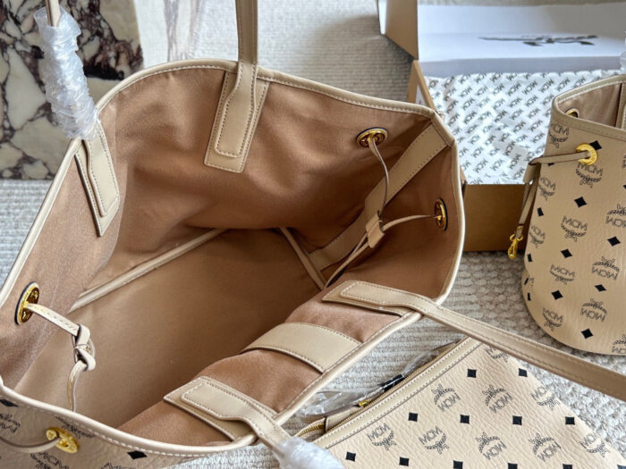 Mcm New Arrival Reversible Tote Bag With Visetos Print And Detachable Inner Pouch – Carry By Hand, Shoulder Or Crossbody - Image 9