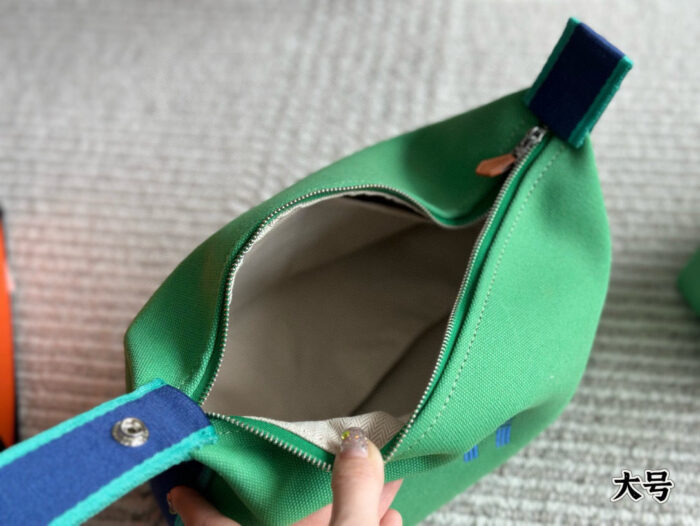 Hermès Toiletry Bag (Lunchbox Bag) Original Canvas Clean Lines - Image 9