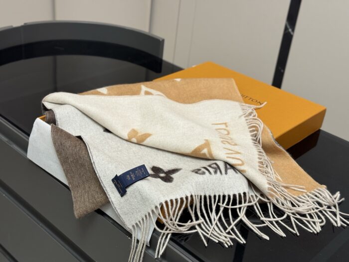 Louis Vuitton Cashmere Scarf (Chip Design) Comfortable And Versatile - Image 2