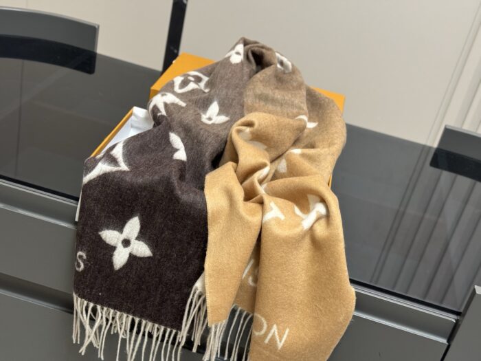 Louis Vuitton Cashmere Scarf (Chip Design) Comfortable And Versatile - Image 5
