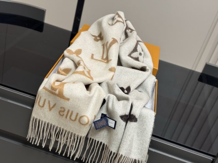 Louis Vuitton Cashmere Scarf (Chip Design) Comfortable And Versatile - Image 7