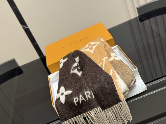 Louis Vuitton Cashmere Scarf (Chip Design) Comfortable And Versatile - Image 9