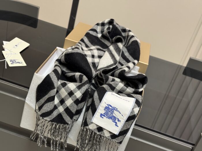 Burberry Black And White Check Cashmere Scarf Soft And Comfortable - Image 5