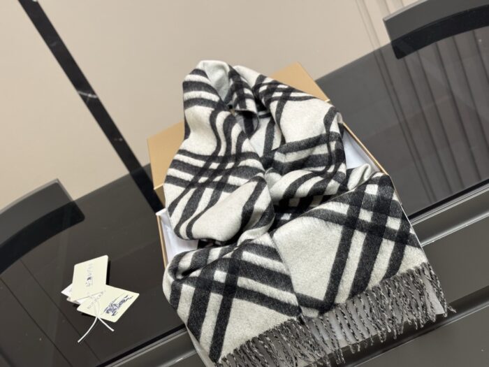 Burberry Black And White Check Cashmere Scarf Soft And Comfortable - Image 6