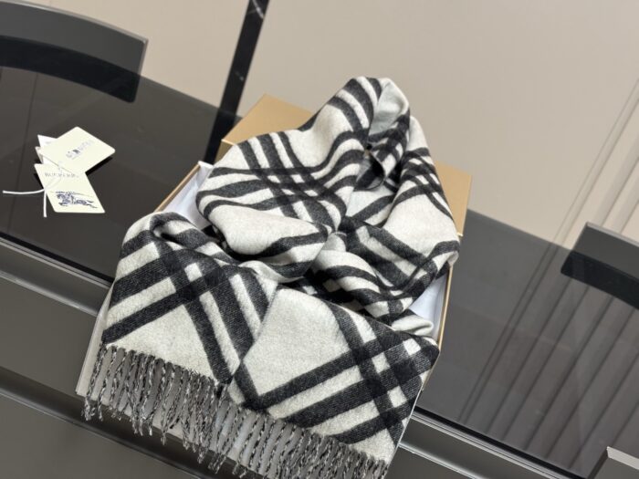 Burberry Black And White Check Cashmere Scarf Soft And Comfortable - Image 7