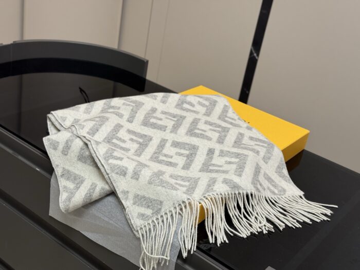 Fendi Grey-White Ff Pattern Cashmere Scarf 100% Cashmere - Image 9