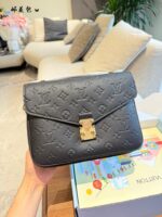 Louis Vuitton Pochette Metis Handbag Embossed Monogram Empreinte Leather S-Lock Clasp Can Be Carried Over The Shoulder Or Crossbody - Image 3