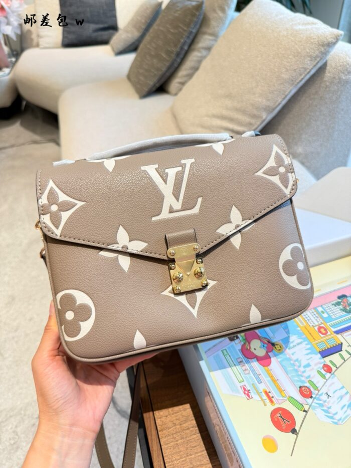 Louis Vuitton Pochette Metis Embossed Monogram Empreinte Leather S-Lock Clasp Shoulder Bag - Image 3