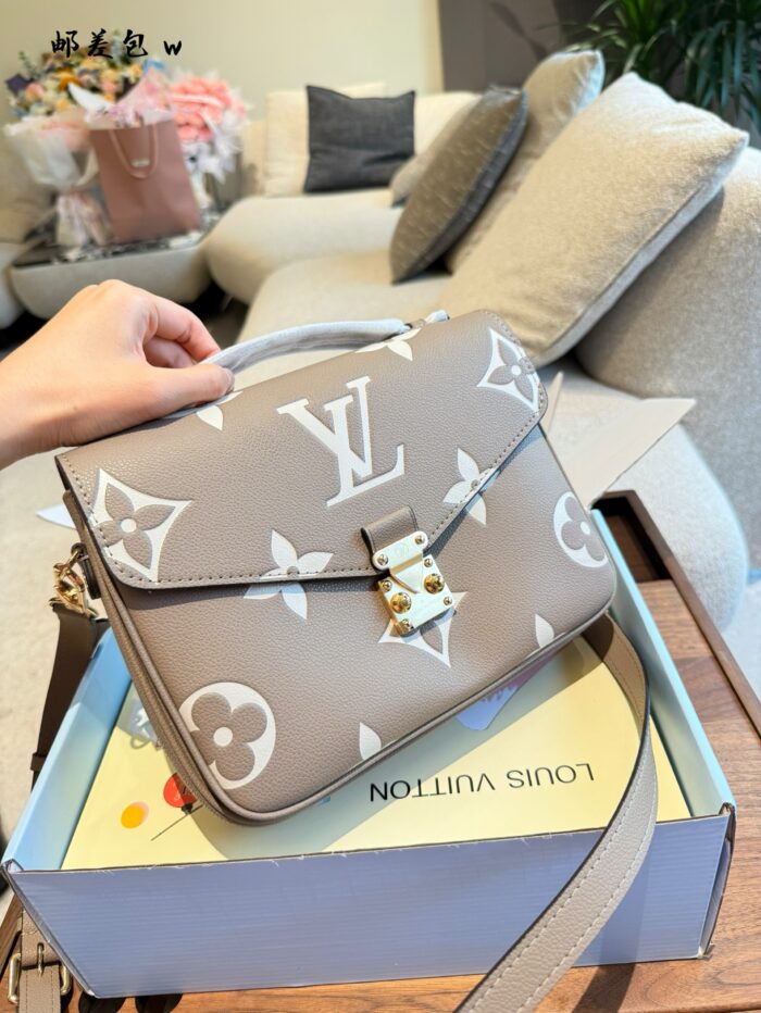 Louis Vuitton Pochette Metis Embossed Monogram Empreinte Leather S-Lock Clasp Shoulder Bag - Image 4