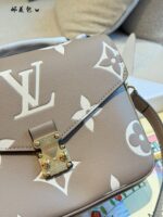 Louis Vuitton Pochette Metis Embossed Monogram Empreinte Leather S-Lock Clasp Shoulder Bag - Image 5