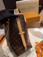 Louis Vuitton Carryall Travel Bag - Enhanced Chip Edition Includes Folding Box Dupont Paper Waterproof Inner Lining Compartments Chain For Diy Accessory Creation One Bag, Two Uses - Image 7